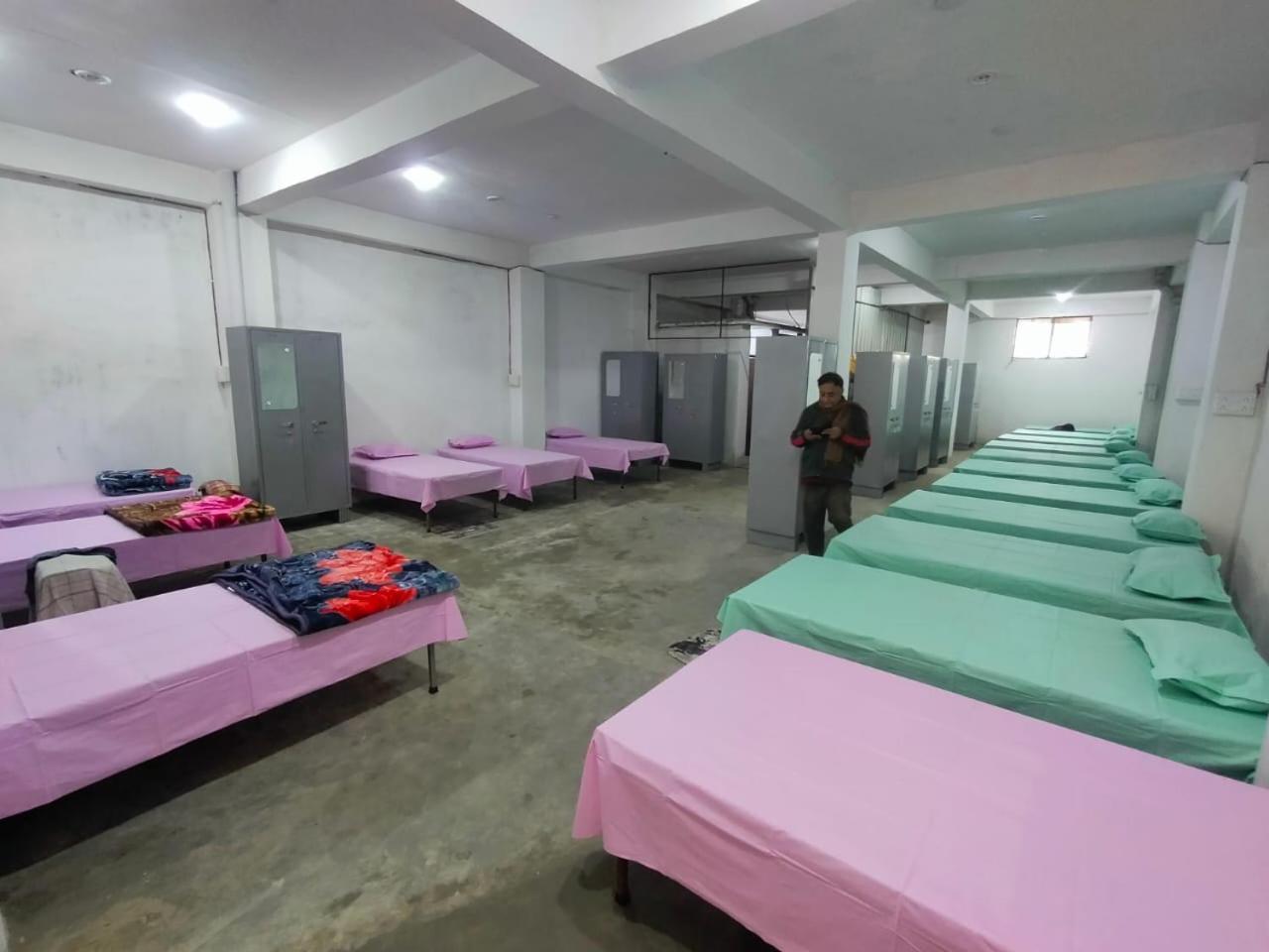 Nityanand Bed and Breakfast Allāhābād Junction Exteriör bild