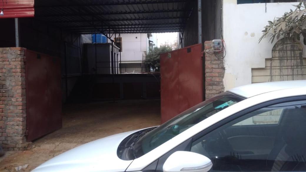 Nityanand Bed and Breakfast Allāhābād Junction Exteriör bild
