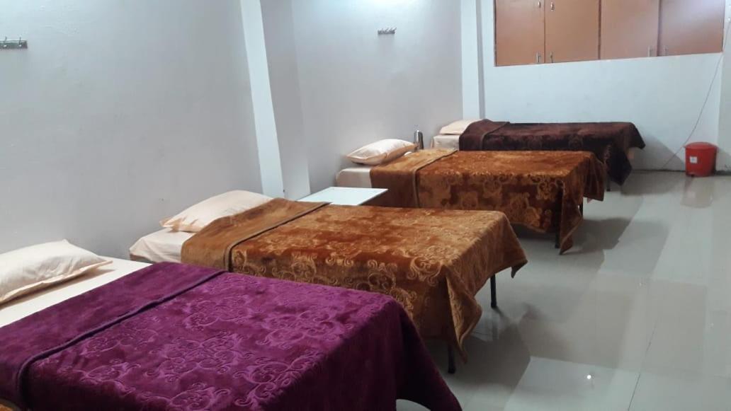 Nityanand Bed and Breakfast Allāhābād Junction Exteriör bild